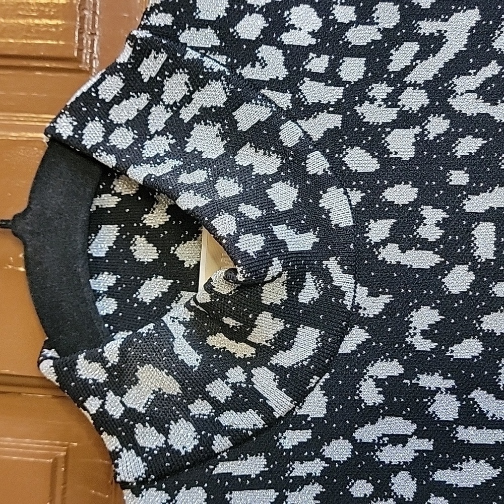 Michael Kors-Shimmery blk/gray animal print dress with bell sleeves Size XS. - Picture 3 of 15